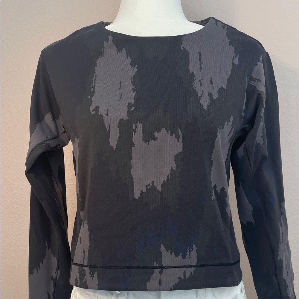 Lululemon‎ Robert Geller Abstract Black and Gray Long Sleeve Tee